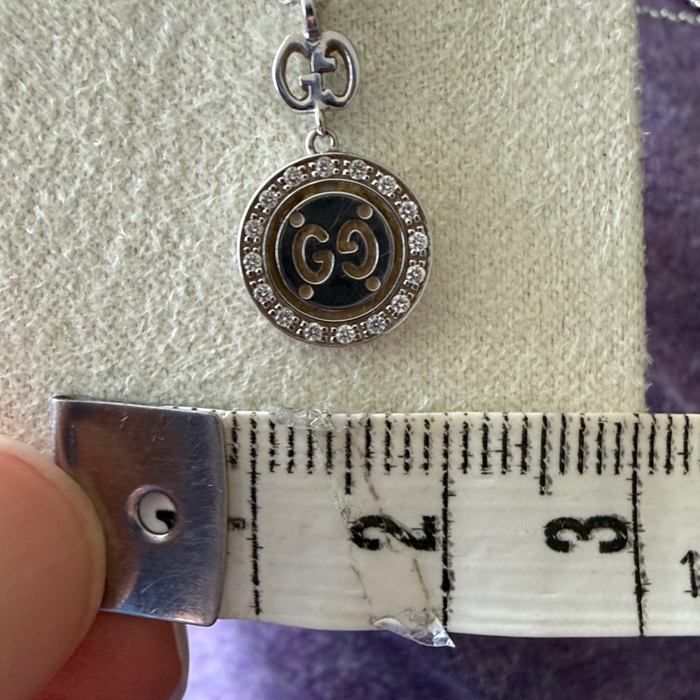 Gucci VVS Diamond & 18k White Gold GG Necklace with 16" chain (18k) - Picture 10 of 11